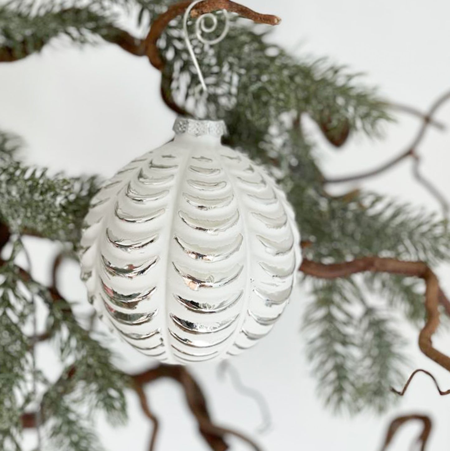 White & Silver Swag Bauble (Set of 4)